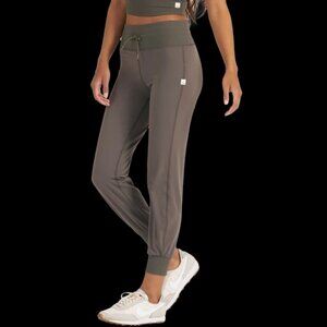 Vuori Daily Jogger - S - Oregano (Olive Green)